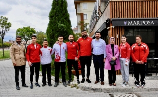 AK Parti'li Çizmelioğlu, milli sporcularla bir araya geldi