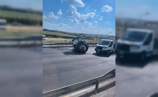 Eskişehir'de trafik kazasında ikiye bölünen traktörün sürücüsü yaralandı