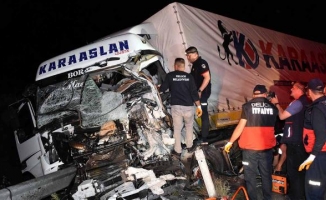 Kırıkkale'de kamyonla tır çarpıştı: 1 ölü, 2 yaralı