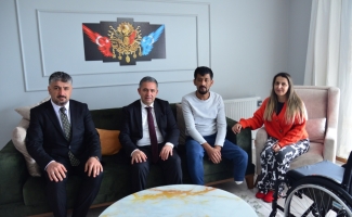 Kırşehir Valisi Buhara, şehit ailesi ve bir gaziyi ziyaret etti