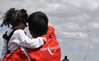 Türk Yıldızları ve SOLOTÜRK otizmli çocuklar için uçtu