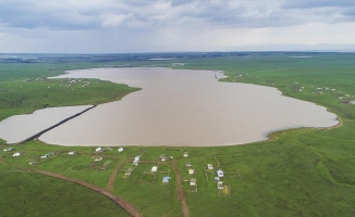 Yağışlarla yıllar sonra suyla dolan Mışko Gölü yaylacıları sevindirdi