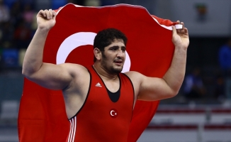 19. Akdeniz Oyunları'nda milli güreşçi Osman Yıldırım altın madalya kazandı