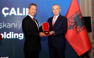 Çalık Holding Yönetim Kurulu Başkanı Ahmet Çalık'a 'Arnavutluk'un en yüksek devlet nişanı' verildi