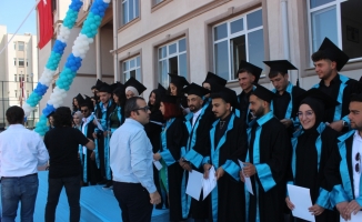 Karapınar'da üniversite öğrencileri mezuniyet heyecanı yaşadı
