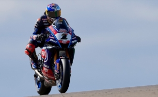 Milli motosikletçi Toprak Razgatlıoğlu, İtalya'da sıralama yarışında birinci oldu