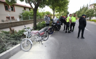Nevşehir'de ehliyetsiz sürücü polise yakalanacağını anlayınca motosikletini ateşe verdi