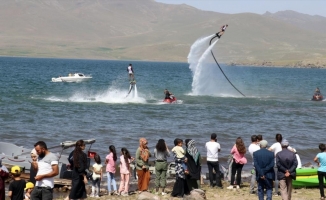 Ağrı'daki 2 bin rakımlı Balık Gölü, flyboard sporcularını ağırladı