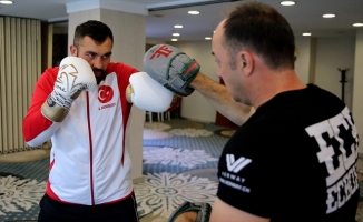 Avrupa şampiyonu profesyonel boksör Ali Eren Demirezen'in hedefi dünya şampiyonluğu