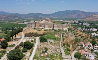 Ayasuluk kazılarında Bizans dönemine ait yer döşemesi gün yüzüne çıkarıldı