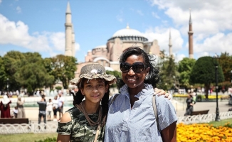 İstanbul dünyanın dört bir yanından gelen turistleri ağırlamaya devam ediyor