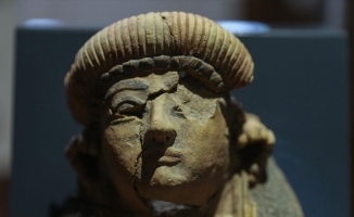 İzmir'de 1930'lu yıllarda bulunan Athena heykeli parçaları birleştirildi