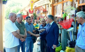 Kırşehir Valisi Buhara, tarihi Uzun Çarşı'da esnafla bir araya geldi