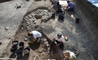 Aççana Höyük kazılarında 3 bin 500 yıllık yerleşim tabakasına inildi