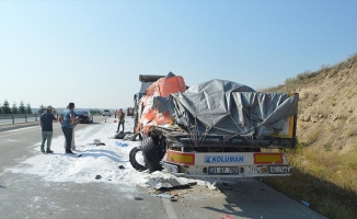 Afyonkarahisar'daki trafik kazasında 2 kişi öldü, 5 kişi yaralandı