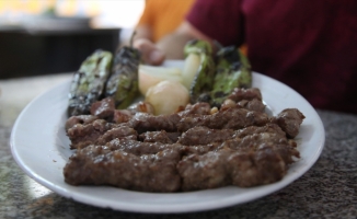 Antalya'nın katkısız lezzeti: Şiş köfte
