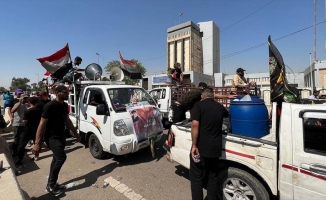Irak'ta Sadr yanlıları Bağdat ve güney kentlerde sokaklara döküldü