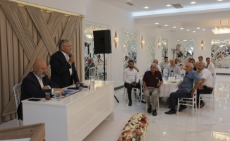 Kayseri Büyükşehir Belediye Başkanı Büyükkılıç, muhtarlarla toplantı yaptı