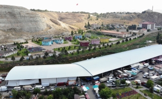 Sivas'ta yenilenen semt pazarı hizmete açıldı