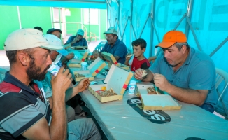 Talas Belediyesi çiftçilere kumanya dağıttı
