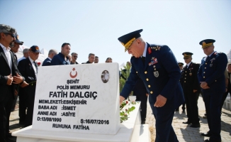 15 Temmuz şehidi polis Fatih Dalgıç, Eskişehir'deki kabri başında anıldı