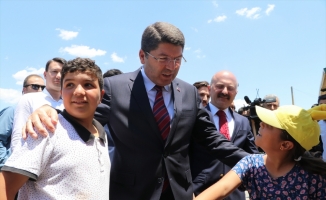 Adalet Bakanı Tunç, Adıyaman'da depremzedeleri ziyaret etti