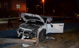 Aksaray'da iki otomobil çarpıştı, 6 kişi yaralandı