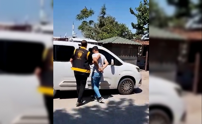 Aksaray'da iş yerlerinden cep telefonu çalan 2 zanlı tutuklandı