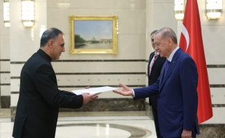 İran'ın Ankara Büyükelçisi Habibullahzade, Cumhurbaşkanı Erdoğan'a güven mektubu sundu
