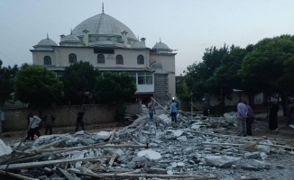 Kırıkkale'de fırtına nedeniyle minare yıkıldı