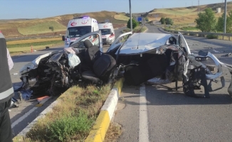 Sivas'ta devrilen otomobildeki 2 kişi öldü