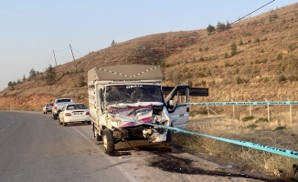 Aksaray'da hafif ticari araç ile kamyonet çarpıştı, 1 kişi öldü, 4 kişi yaralandı