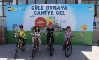 Konya'da 40 gün sabah namazını camide kılan çocuklara bisiklet hediye edildi