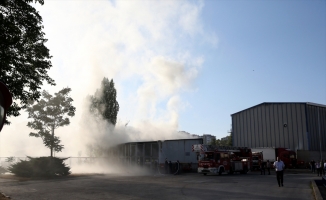 Kayseri'de fabrikanın hurdalık bölümünde çıkan yangın söndürüldü