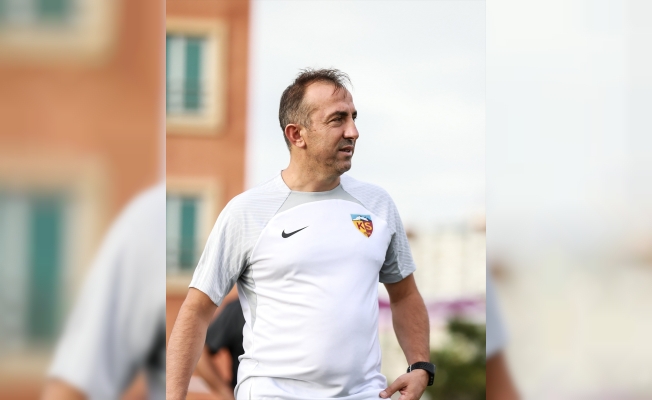 Teknik direktör Recep Uçar, Kayserispor'da ilk antrenmanına çıktı