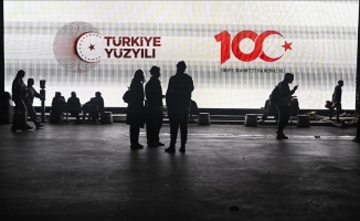 Ankara, İstanbul ve İzmir'e Cumhuriyet'in 100. yılına özel dijital dev ekranlar kuruldu