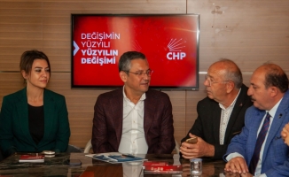 CHP Genel Başkan adayı Özgür Özel, partisinin Konya'daki örgüt yöneticileriyle görüştü: