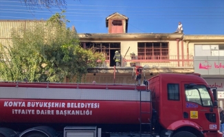 GÜNCELLEME - Konya'da toptancılar çarşısında bir iş yerinde çıkan yangın söndürüldü