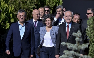 CHP Genel Başkanı Özel, Kılıçdaroğlu'nu evinde ziyaret etti