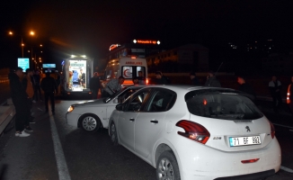 Kırıkkale'de 3 aracın karıştığı zincirleme trafik kazasında 4 kişi yaralandı