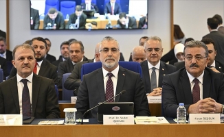 Çalışma ve Sosyal Güvenlik Bakanı Işıkhan, Asgari Ücret Tespit Komisyonu'nun ilk toplantısında konuştu