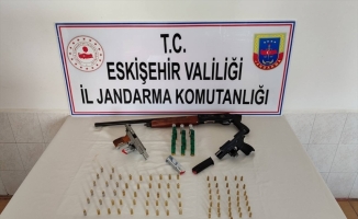 Eskişehir'de silah ve mühimmat kaçakçılığı operasyonunda 2 şüpheli yakalandı