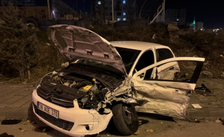 Kayseri'de iki otomobilin çarpıştığı kazada sürücüler yaralandı