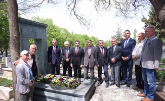 Eski Ankara Belediye Başkan Ali Dinçer ölümünün 17. yılında mezarı başında anıldı