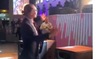 Etimesgut Belediye Başkanı Beşikçioğlu'nun dansıyla gündem oldu